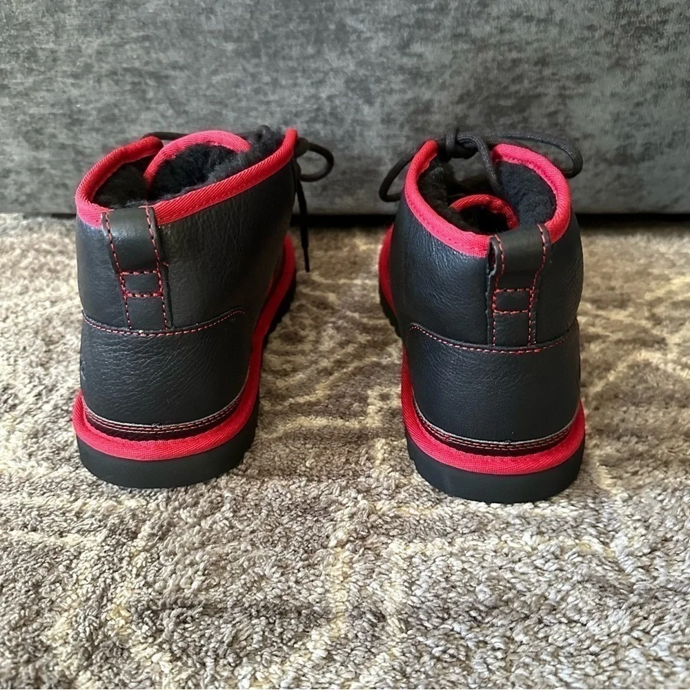 NWOT Ugg Neumel Leather Chukka Boots Black Red Mens 11